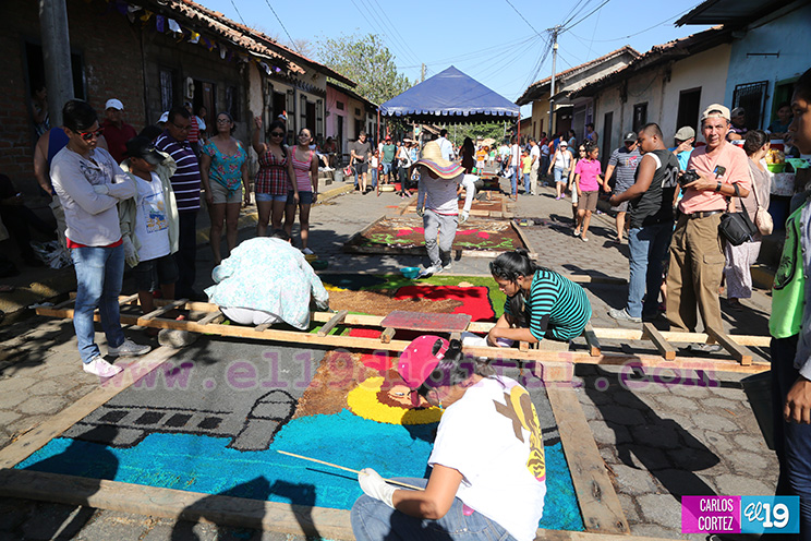 Alfombras pasionarias avivan la fe de los cristianos
